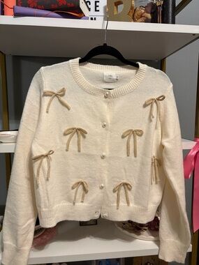 Luna Ivy Ivory Bow-Accent Pearl Button Cardigan